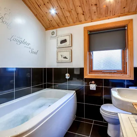 3 Bed In 77736