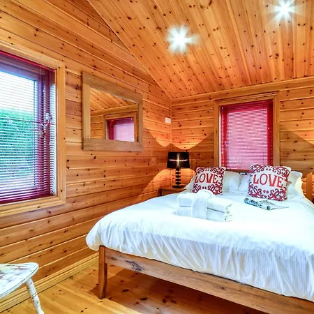 Holiday home 3 Bed In 77736